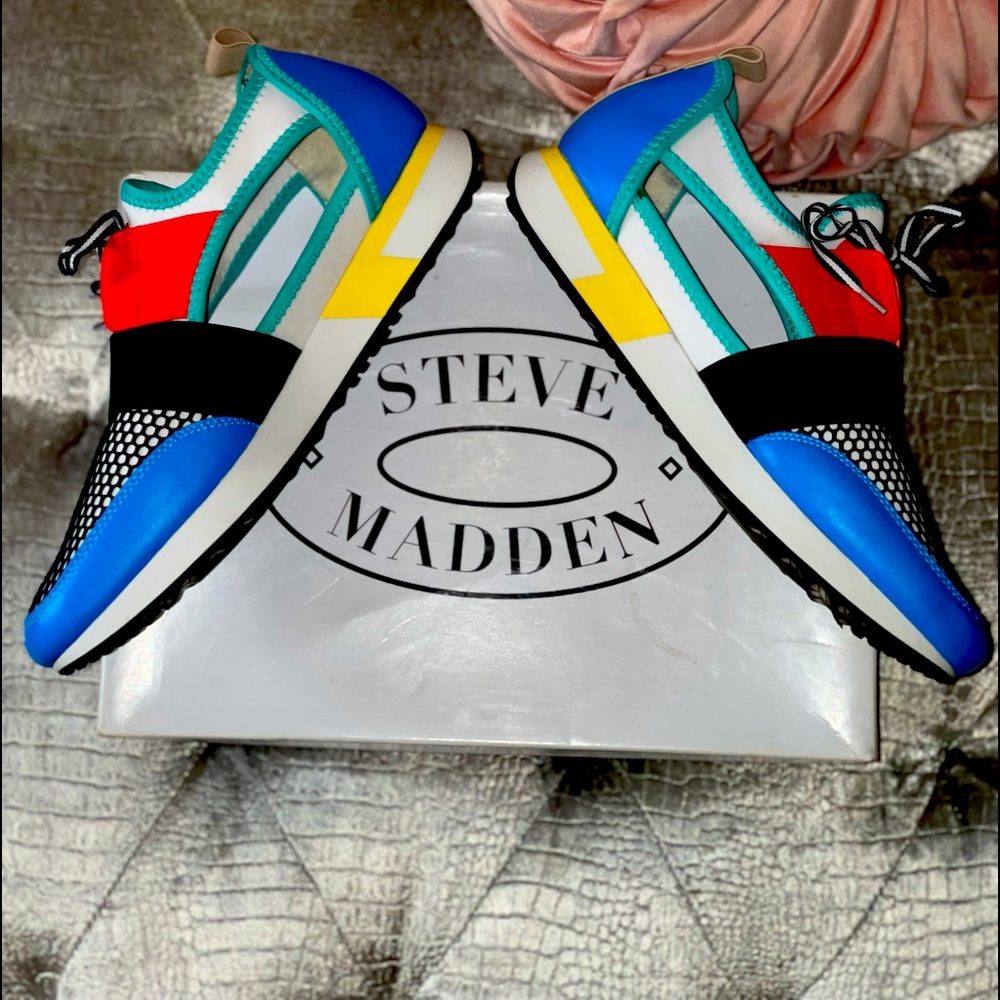 Steve Madden. Arctic bright multicolor women’s sneakers!